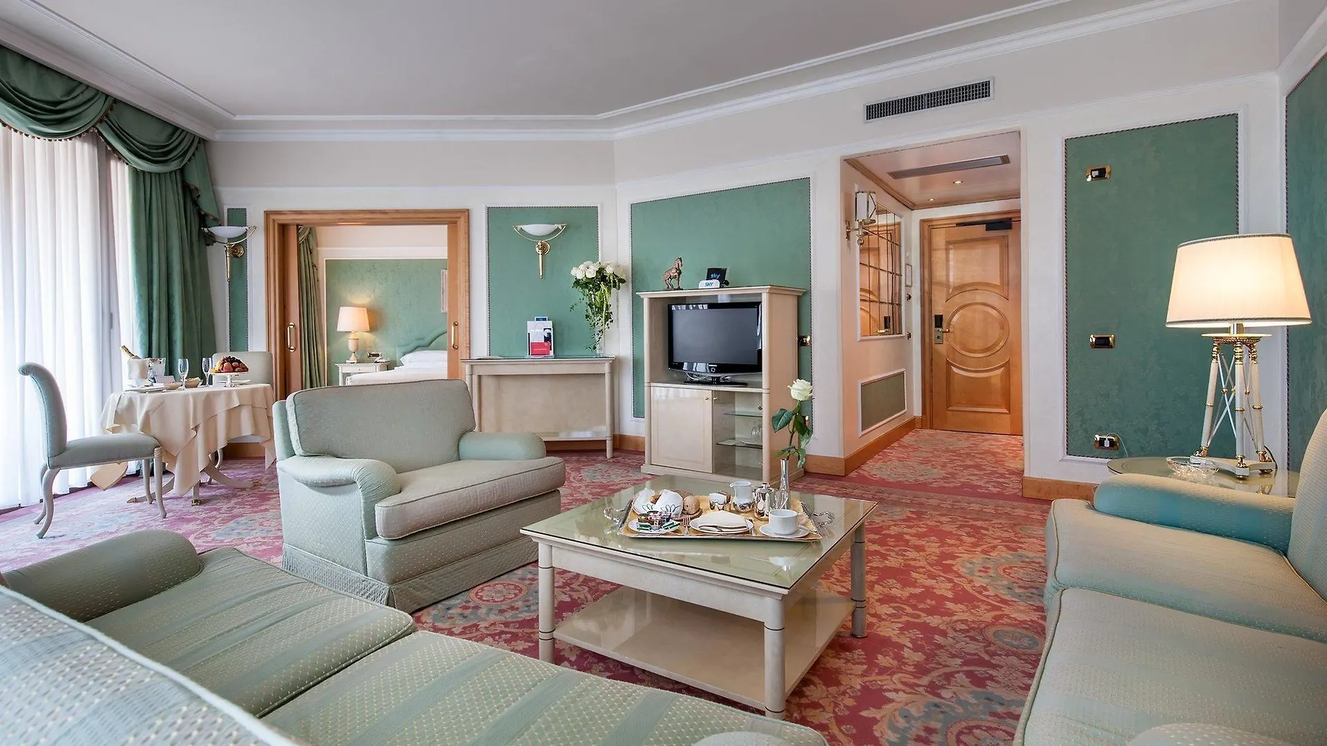 Royal Hotel Carlton Bologna 4*,