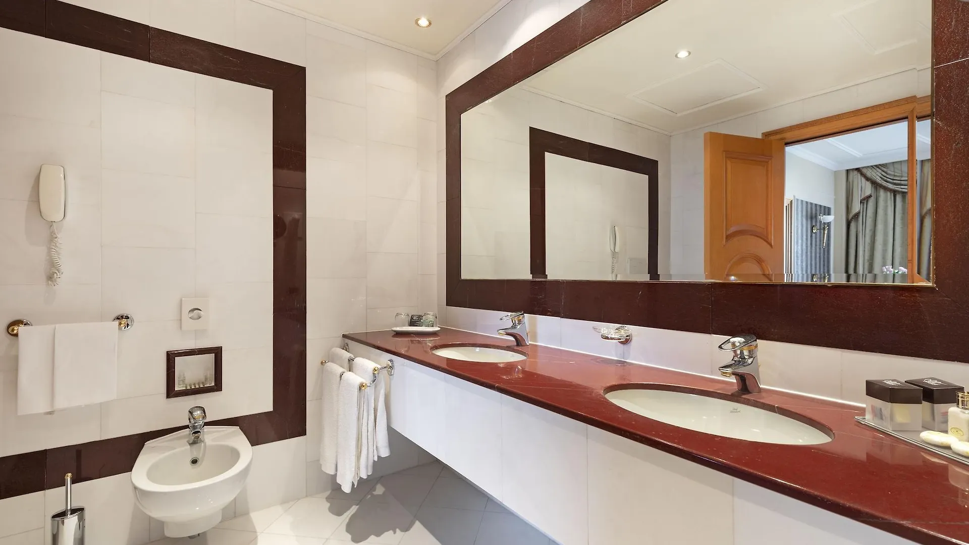 בולוניה Royal Hotel Carlton 4*,